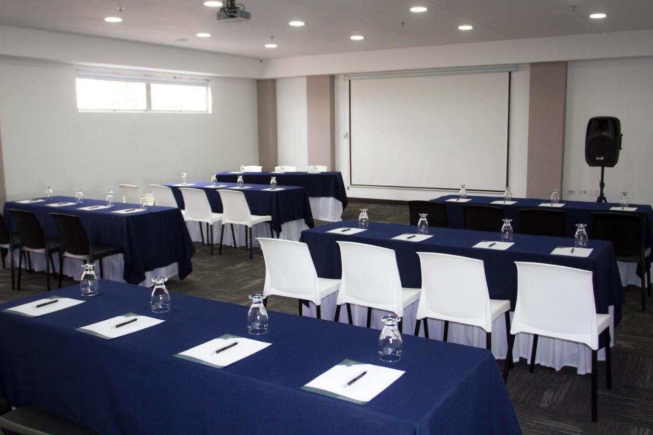 Hotel Wlh Silver Corferias Bogotá Eksteriør billede